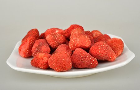 -6_0000_natural shape FD Strawberry whole