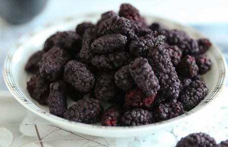 -2_0003_Freeze-dried whole mulberry