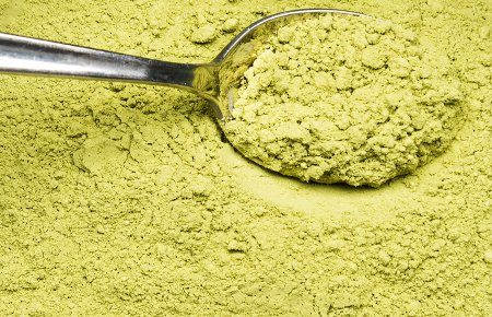 -1_0002_freeze dried organic-green-powder-spoon