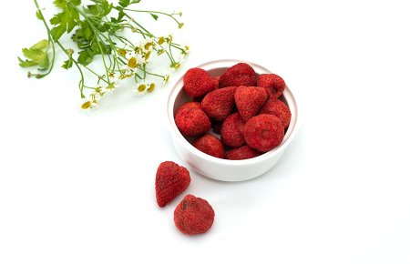 -1_0004_Freeze-dried whole strawberry-fruechte-fruits 