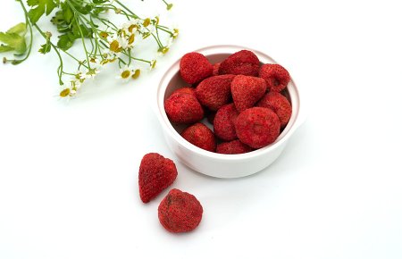 -1_0001_Premium quality organic freeze dried strawberry whole